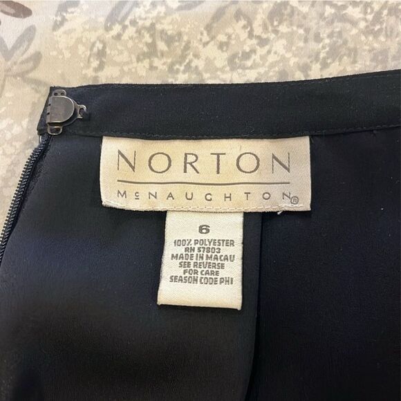 NORTON MCNAUGHTON | full length black pleated skirt 6 - Picture 5 of 7